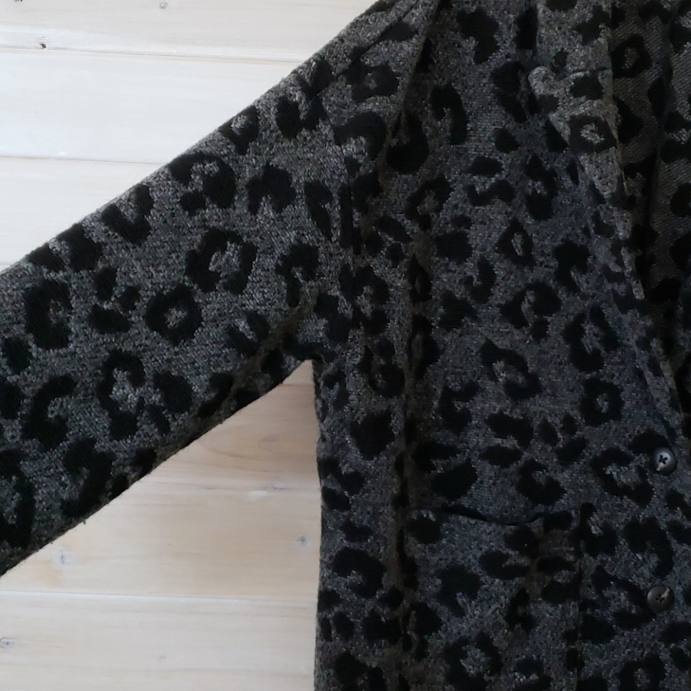 EUC Texture & Thread Coat - Picture 4 of 5